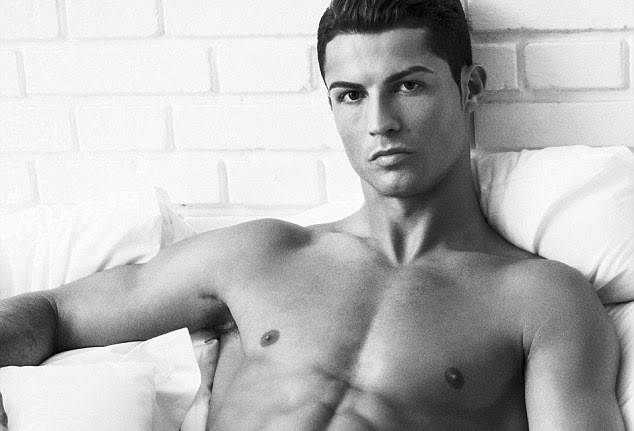 Luscious CR7 shows us his tight underwear